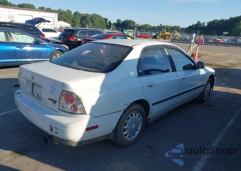 1995 Honda Accord Lx/Ex from USA, damaged, VIN 1HGCD5630SA130245